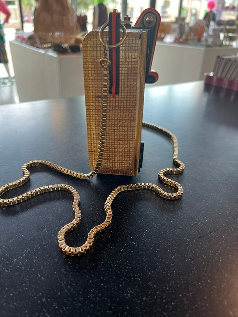 Gissa Bicalho Clutch